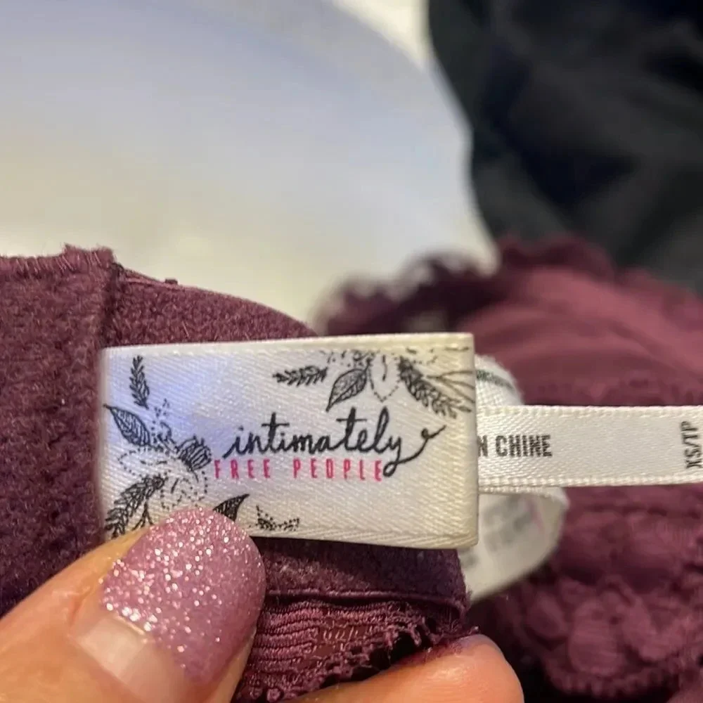𝅺free People deep purple lace bralett